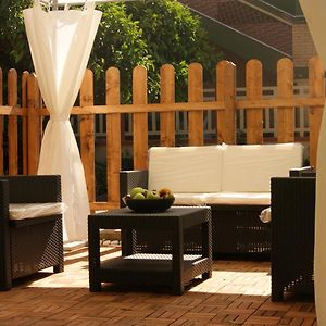 Vegan Inn Airport - Adults Only - Late Check In